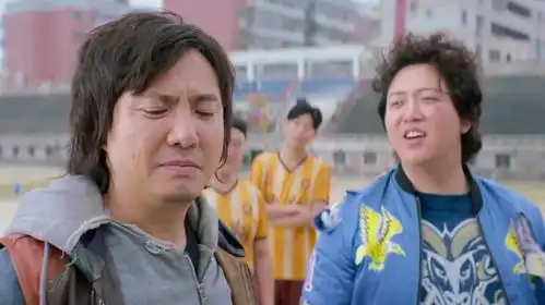 西虹市首富王多鱼说自己有钱了,要买下足球队,直接被队员嘲讽
