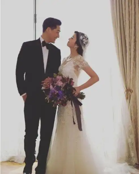 喻虹渊不受网络暴力影响,结婚3周年发文感谢我的超级老公
