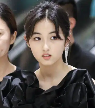 女星商业价值榜大变动景甜跌至第5,赵露思暂3,榜首雷打不动
