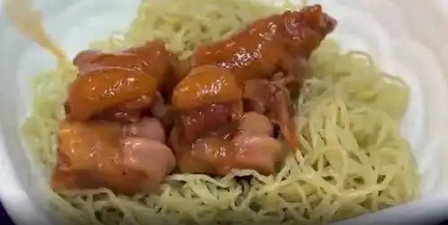 广东这碗面火了狂飙里吃的是猪脚面还是猪手面