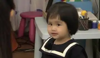 包文婧带女儿去胡可和伊能静家待遇相差这么远图
