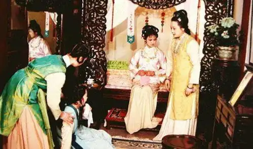 晴雯和司棋的教训做人全靠自己,关键时刻没人保护你
