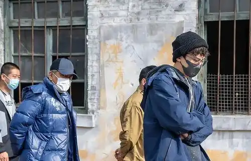 南来北往今晚央视开播情感年代大剧来袭,王劲松倪大红坐镇
