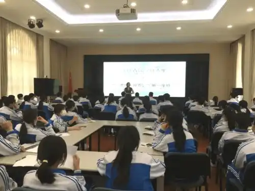 走进一座馆了解一座城2020级6班赴青啤博物馆研学活动
