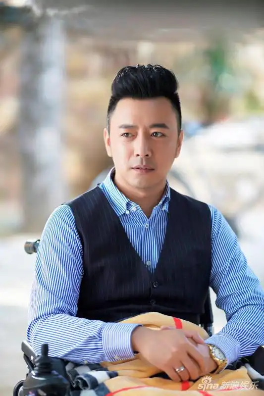 表情你迟到的许多年曝剧照曹炳琨黄晓明商场斗法你迟到的许多年曹炳琨...表情