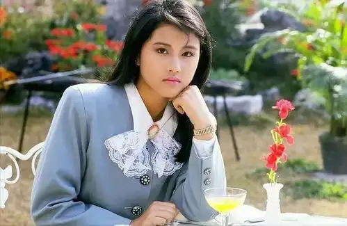 无儿无女的周海媚去世不到6个月,白发老母的选择令人泪目