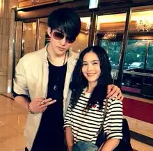 泰版浪漫满屋mike手捧蛋糕为aom庆生两人私下同游照曝光图
