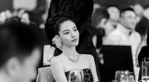 脖子前倾含胸驼背钟楚曦靠这个赢了杨幂
