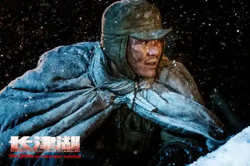 长津湖新幕后特辑剧照人物档案冰天雪地满脸伤痕