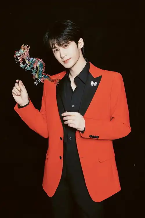 明星最新贺岁照,成毅杨洋刘宇宁檀健次杨紫张新成等惊艳眼球