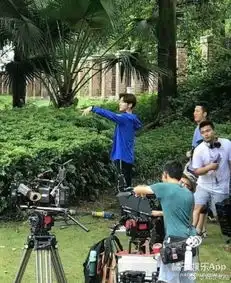 鹿晗拍摄甜蜜暴击路透,30多度天气穿玩偶装也太热了吧