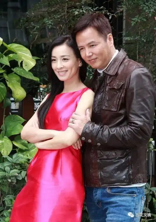 从台湾第一酒窝美女到百亿微商教母老公因一帘幽梦成名为她抛弃前妻退出娱乐圈婚后做9次试管婴儿吃尽苦头47岁仍有冻龄美颜