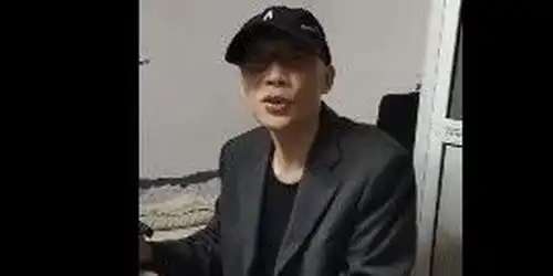 长沙47岁男子蜗居20年想复原红楼梦,没谈过恋爱

