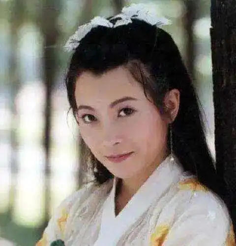 张棪琰出身演艺世家,25岁嫁富豪被抛弃,如今45岁独自带两娃
