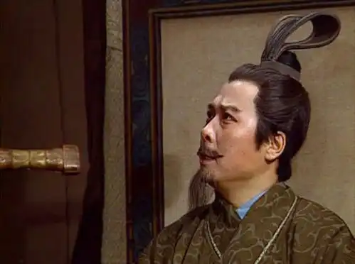 曹操俘虏吕布后考虑是否处死,为何不问身旁谋士,偏偏要问刘备