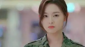 太阳的后裔中的女二,颜值衣品一点不输宋慧乔
