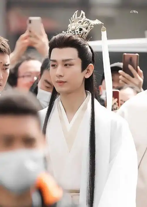 景甜,杨紫沉香如屑定妆照发出,造型来的一个比一个拉跨,看粉丝什么反应
