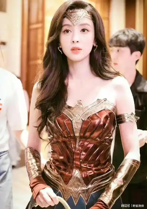 古力娜扎cos神奇女侠,造型完美让人惊叹,手中小皮鞭更是亮点模特网易订阅