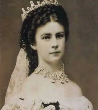 世界上最传奇的3位王后,各个美貌天仙,下场都很凄惨