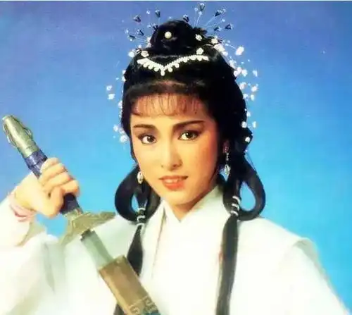 成龙喜欢了她8年,她却选择终身不嫁照顾患癌男友18年米雪