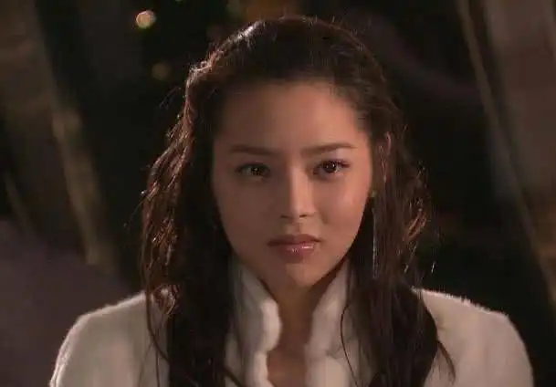 宝莲灯三圣母嫁入豪门,孕期嗑药被判入狱,整容成瘾面容憔悴似太婆