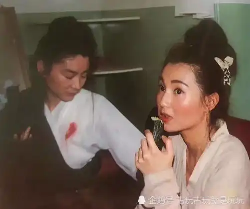 无法重拍瞬间啃黄瓜的张曼玉,惊艳故宫的王祖贤,牵手滑冰的翁美玲刘德华