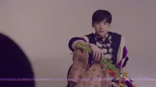 白敬亭紫色毛衣很温柔,黄明昊击中少女心,赵露思直言自己有点胖