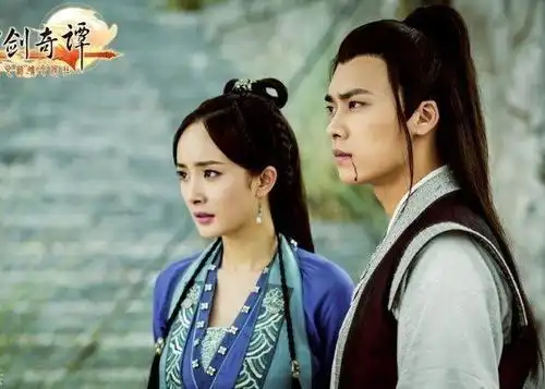 当初古剑奇谭真是大咖云集,杨幂热巴李易峰,没认出还有戚薇