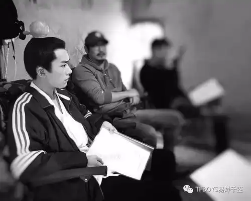 易烊千玺有个不好的习惯,真爱粉们看得提心吊胆,真是操碎了心
