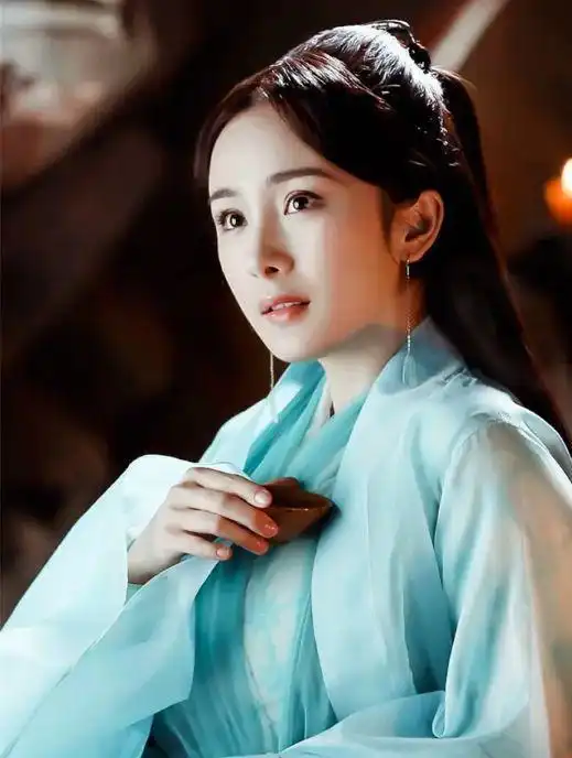 狐妖主演海报官宣,杨幂被指向黑山老妖,龚俊造型不符合原著
