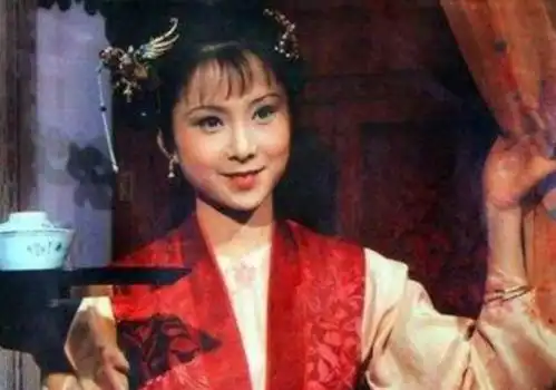 她因红楼梦走红,不料丈夫狱中去世,今51岁患重病生活潦倒
