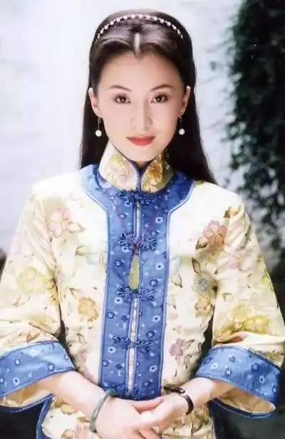 她曾精神失常,削发为尼,如今却嫁人生子,在世外桃源甜蜜生活
