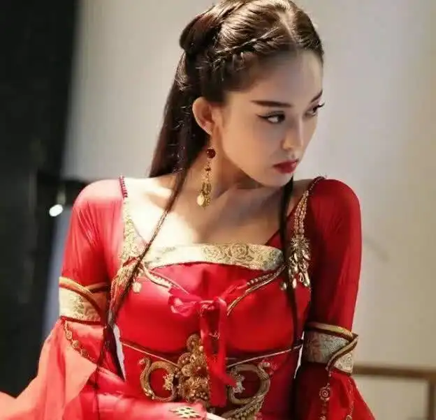 同样是熏儿,古力娜扎美出天际网友和林允的差距一目了然