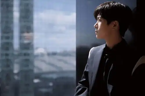 易烊千玺送贾一凡礼物,还亲切的称她为姐,这也太让人羡慕了吧
