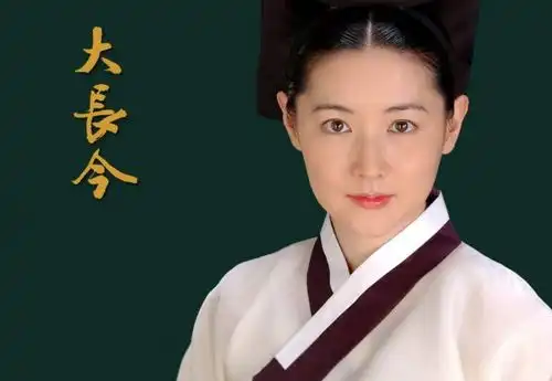 韩服拆穿了其实很尴尬,本土的叫赤古里和抄袭的叫唐衣
