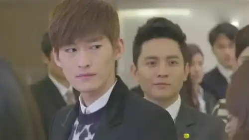 小媳妇盛装打扮惊艳亮相,吓得总裁按住脑袋强迫自己扭头,贼逗