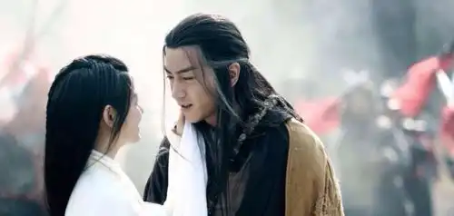 张馨予曾疑似内涵陈妍希,回应只是误会,网友此地无银三百两