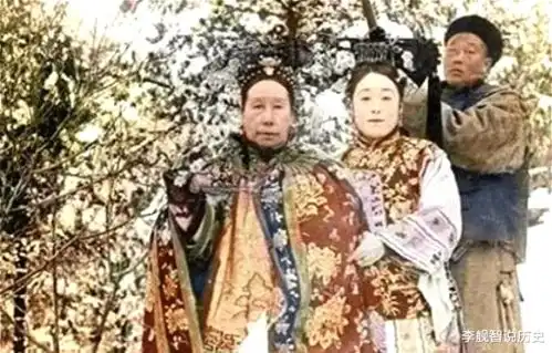 慈禧贴身宫女趁乱私藏一个枕头,64年后拆开一看,里面全是国宝