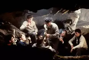 15岁少女挥刀杀父内向的孩子和缺乏沟通的家庭可能是致命的推手