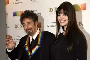 小李子又换女友了胸大腰细腿长还比自己小23岁...