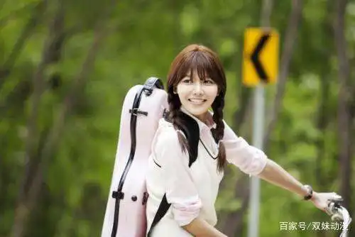 学校强制让女孩子留短头发,这个规定合理吗
