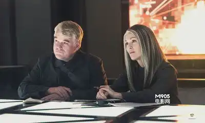 饥饿游戏3曝光剧照动图嘲笑鸟浴火重生
