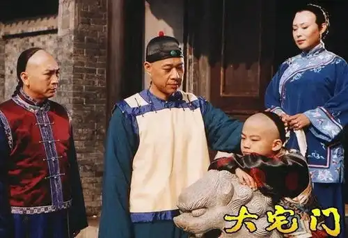 懒理与张翰复合绯闻,郑爽国剧盛典拿奖,解锁新身份给陈宝国送花
