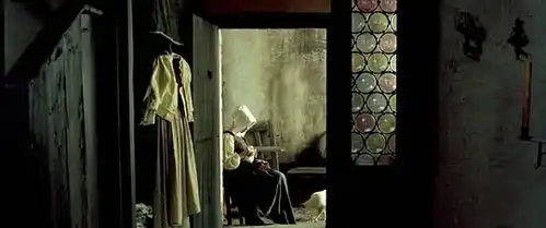 戴珍珠耳环的少女感情三岔路口,平淡深情才是她的归宿