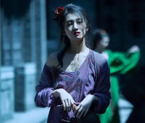 岳飞后代点评满江红,不是夸是批评,言辞直戳张艺谋肺管子