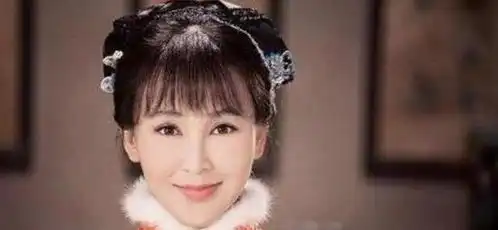 19岁与导演私奔,在6平地下室连生3胎,如今丈夫用7部剧将她捧红
