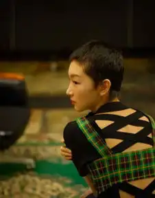 少年的你未播先火周冬雨寸头造型亮了,易烊千玺献荧屏初吻
