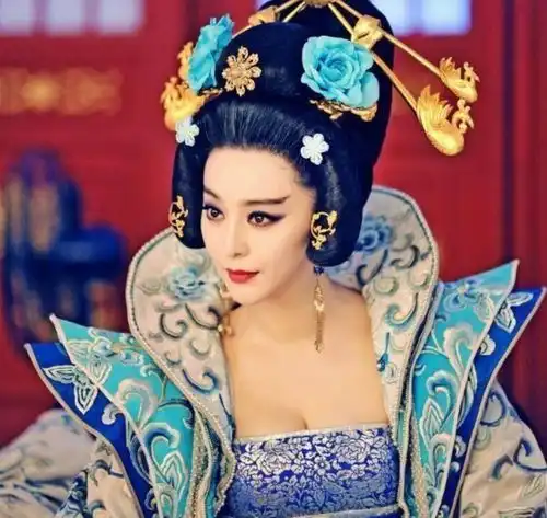 宰相因写青鹅二字被问斩,百官不明白,武则天把两字拆开看