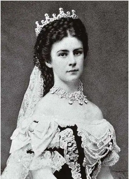 历史上的茜茜公主比电影中的更漂亮,她是童话中的美丽皇后