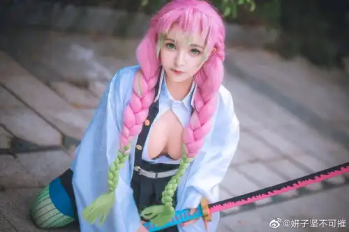 cos第八十四期鬼灭之刃甘露寺蜜璃
